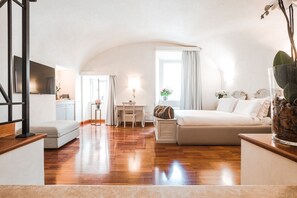 Suite | 1 bedroom, down comforters, minibar, in-room safe - Teichnersuite (Rome)