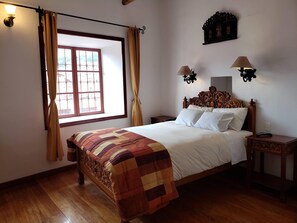 Cortinas blackout, wifi gratis y ropa de cama 