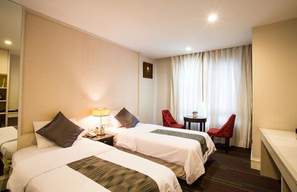 华丽客房 | 迷你吧、客房内保险箱、办公桌、遮光窗帘