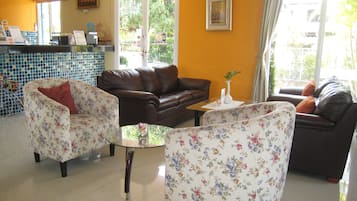 Televisión LCD de 32 pulgadas con canales vía satélite y televisión