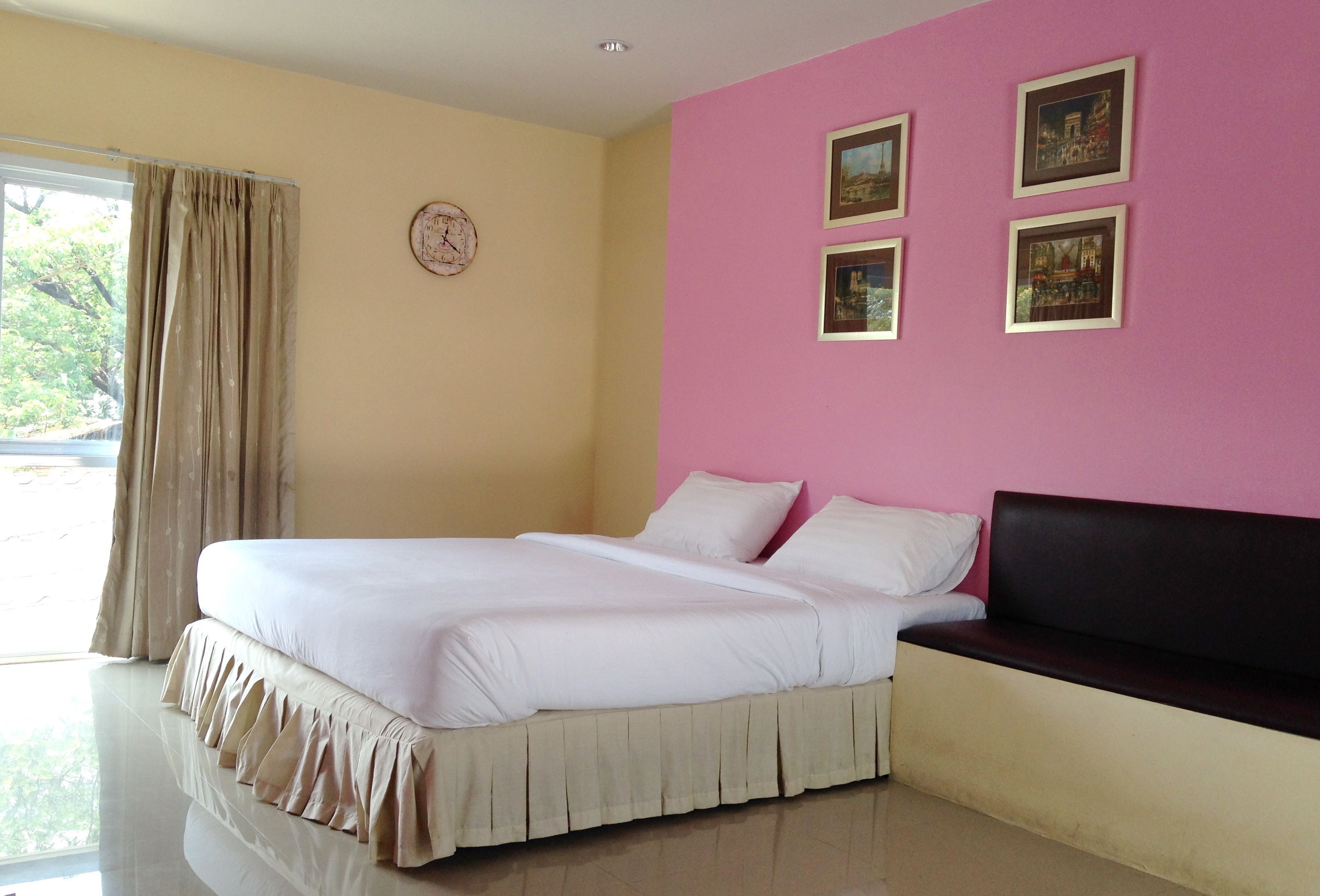 Standard Room | Desk, rollaway beds, free WiFi