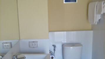 Standard Room | Bathroom | Shower, free toiletries, hair dryer, slippers