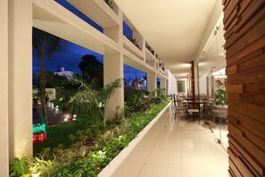 40-inch TV with satellite channels - Hotel Meson de la Luna (Mérida)