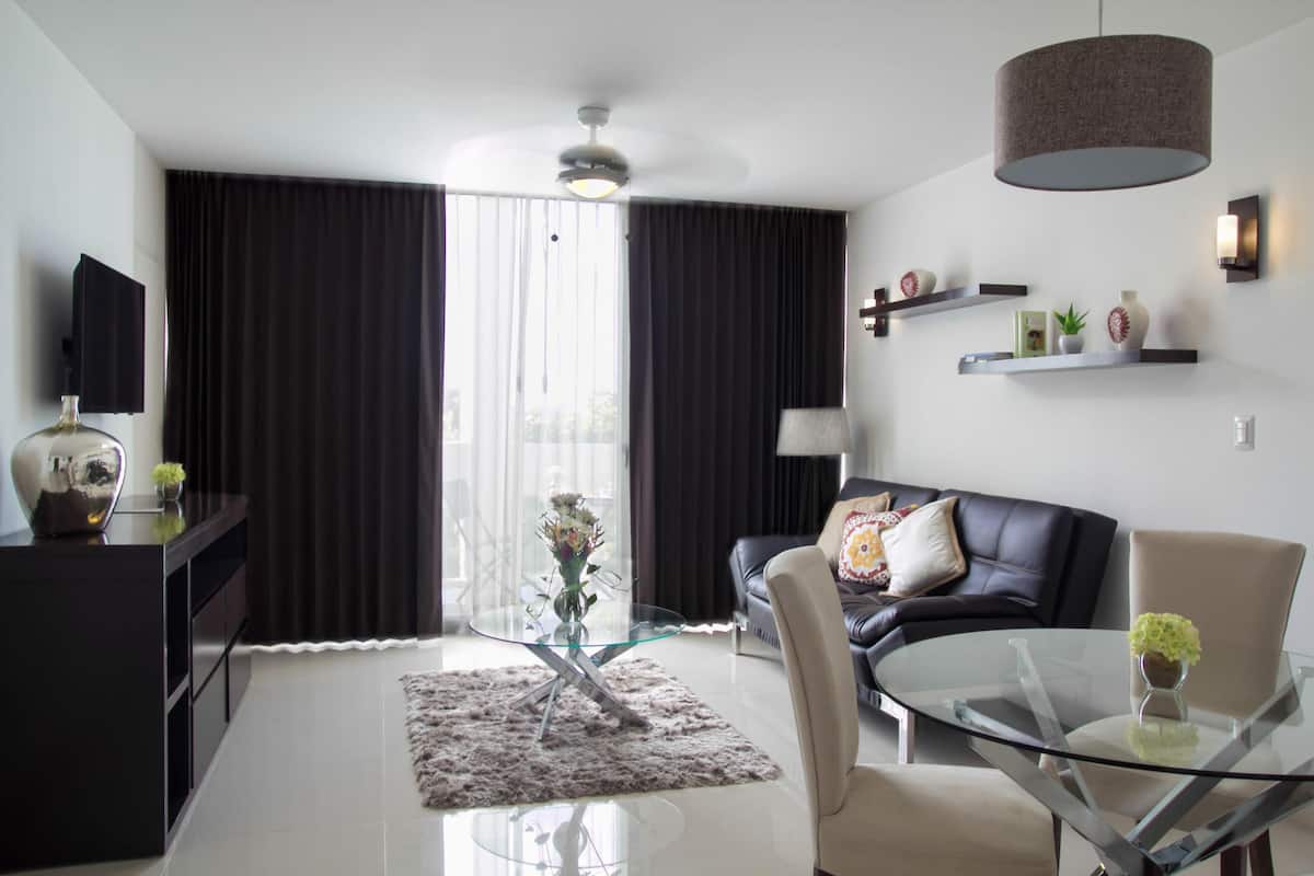 Premium-Suite, 1 Schlafzimmer, Kochnische, Gartenblick | 1 Schlafzimmer, Minibar, Zimmersafe, Schreibtisch
