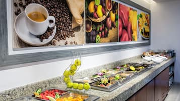 Sarapan bufet setiap hari (MXN 379 seorang)