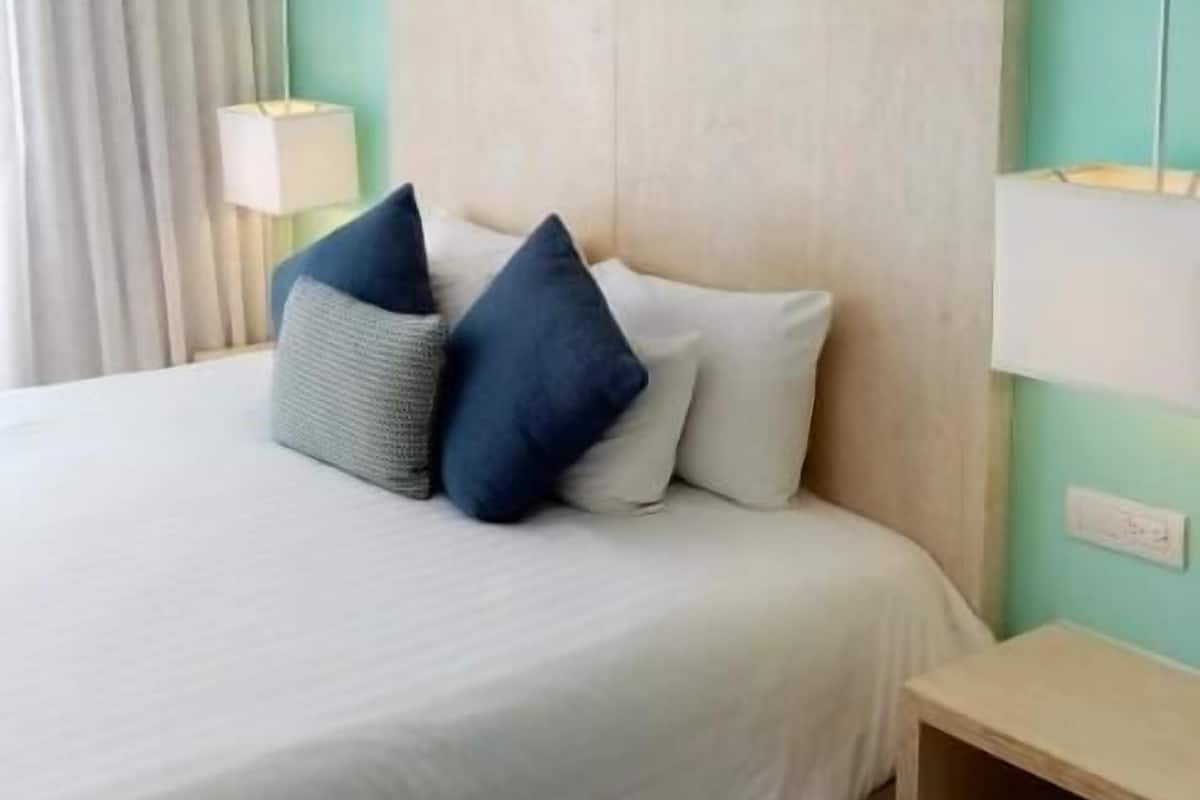 3 bedrooms, premium bedding, down duvets, in-room safe