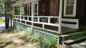 Cabin, 2 Bedrooms | Premium bedding, pillowtop beds, individually decorated