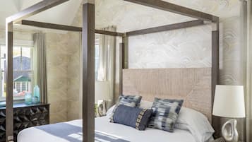 Suite, 1 King Bed with Sofa bed, Accessible