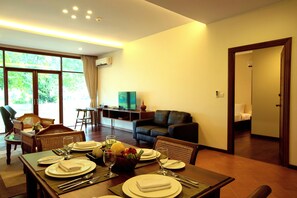 Grand Villa, 1 Bedroom | In-room dining