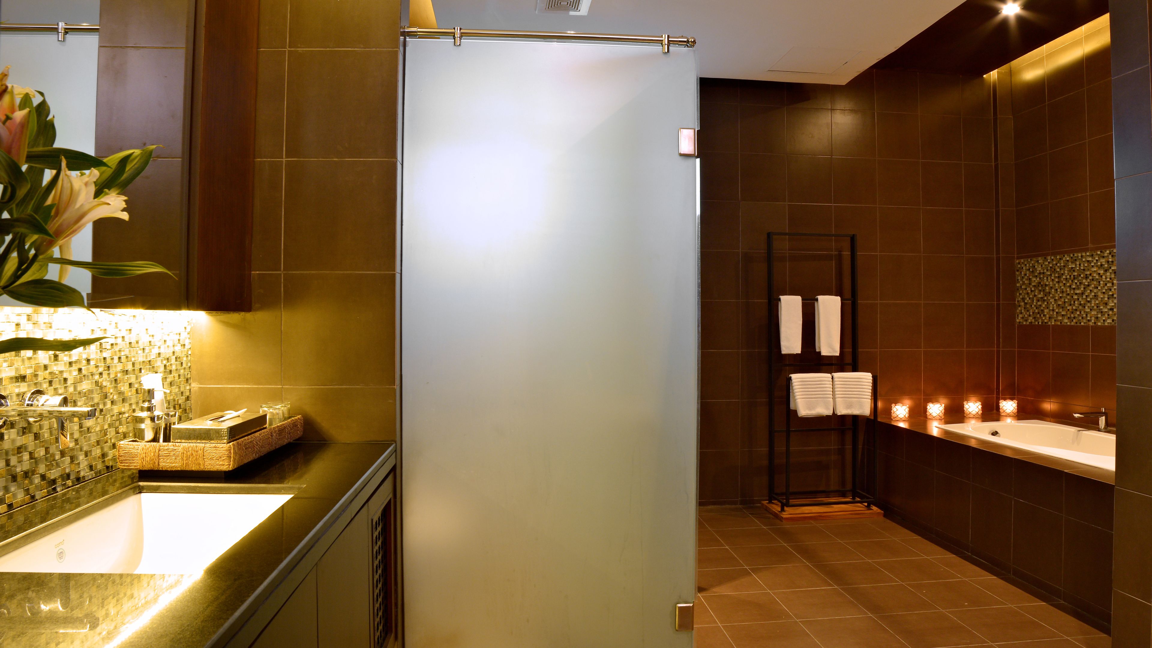 executive villa, 1 bedroom | bathroom | shower, free toiletries, hair dryer, bathrobes