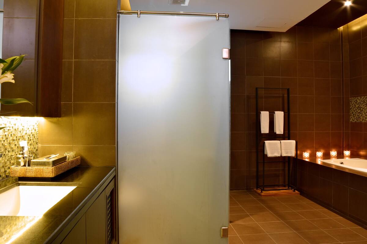 executive villa, 1 bedroom | bathroom | shower, free toiletries, hair dryer, bathrobes