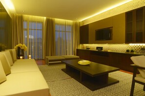 Living area - Emerald Palace Hotel (Naypyidaw)
