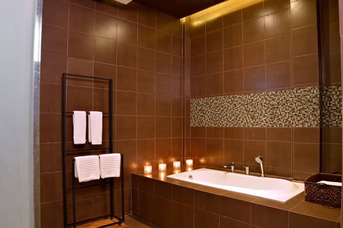 executive villa, 1 bedroom | bathroom | shower, free toiletries, hair dryer, bathrobes