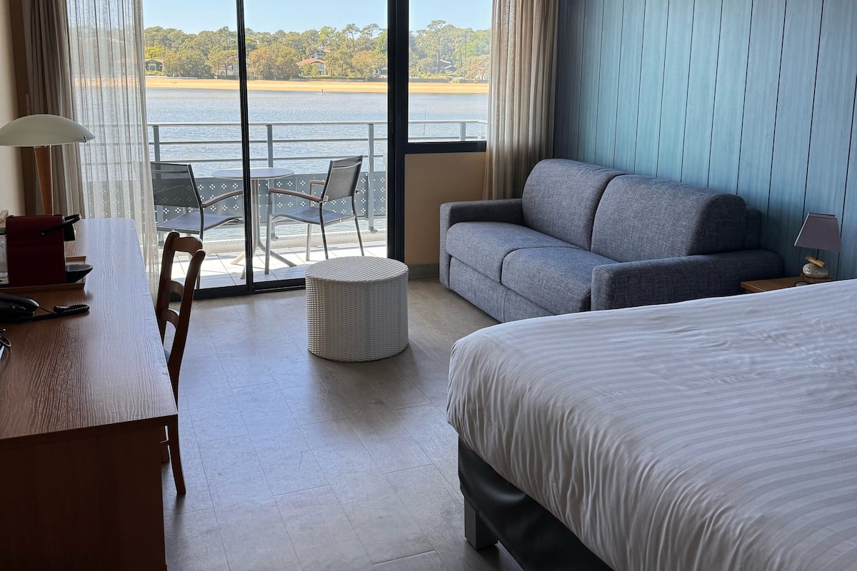 In-room safe, iron/ironing board (on request), free WiFi, bed sheets