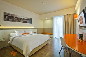 Premium bedding, minibar, in-room safe, desk - HARRIS Hotel Seminyak Bali (Seminyak)