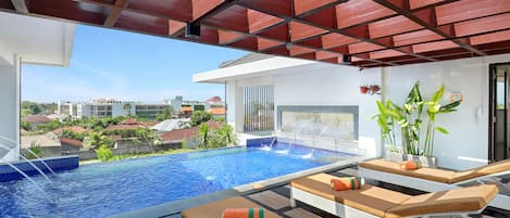 4 outdoor pools