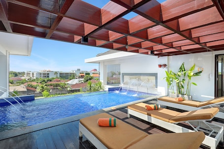 4 outdoor pools