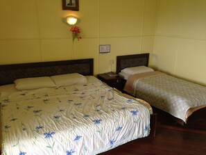 Standard Triple Room, Balcony - D'Villa Rina Ria Lodge (Ranau)
