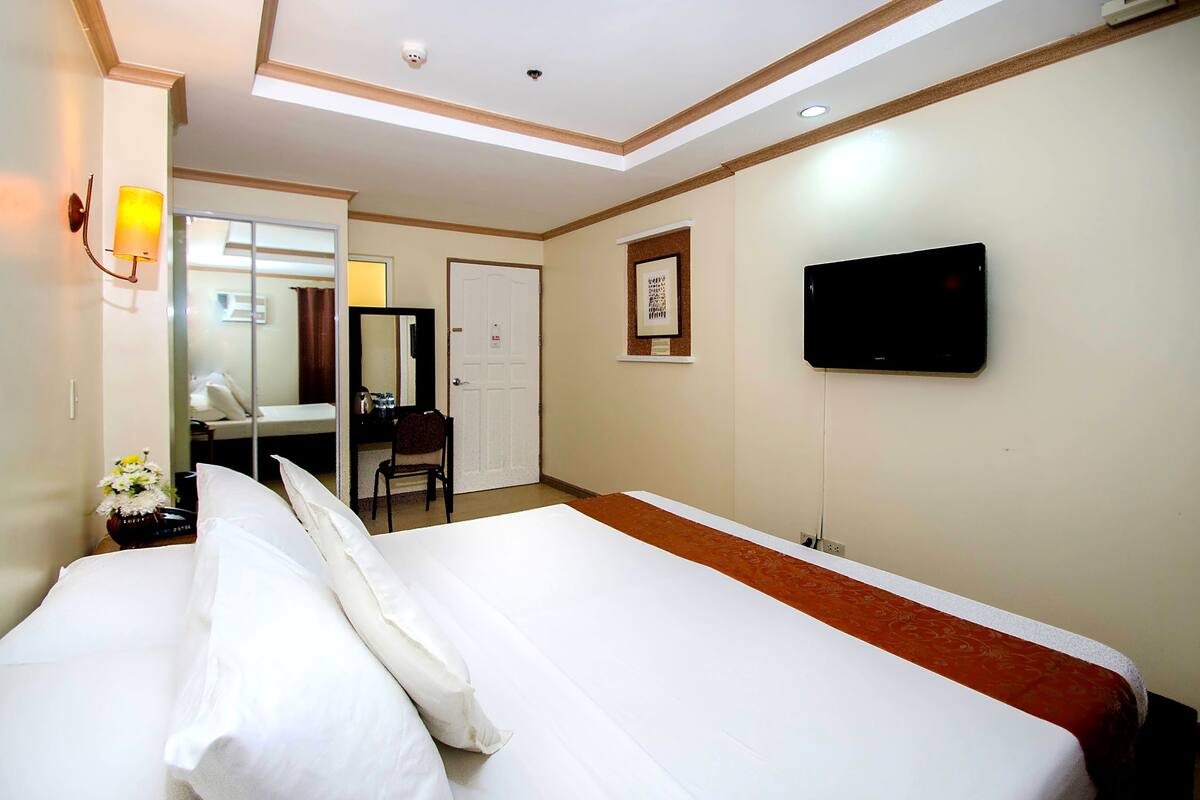 Habitación estándar, sin ventanas (No Balcony, 2nd Floor) | Caja fuerte, escritorio, camas supletorias y wifi gratis