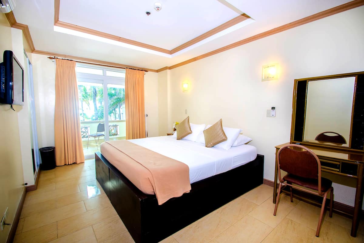 Deluxe Room | In-room safe, desk, rollaway beds, free WiFi