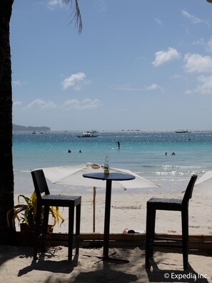 On the beach - Willy's Beach Hotel (Boracay Island)
