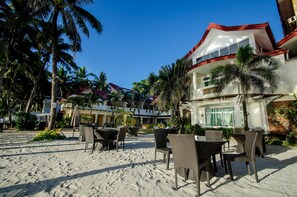 Front of property - Willy's Beach Hotel (Boracay Island)
