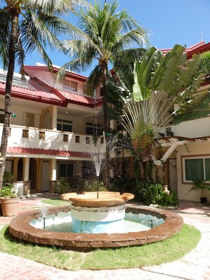 Fountain - Willy's Beach Hotel (Boracay Island)