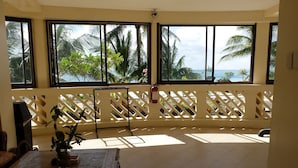 Unclassified image, 3 of 79, button - Willy's Beach Hotel (Boracay Island)