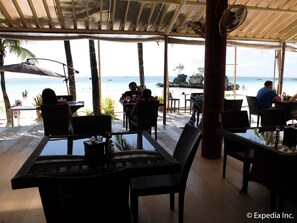 Dining - Willy's Beach Hotel (Boracay Island)