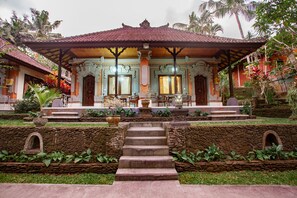 Deluxe With Shower | Terrace/patio - Nick's Pension (Ubud)