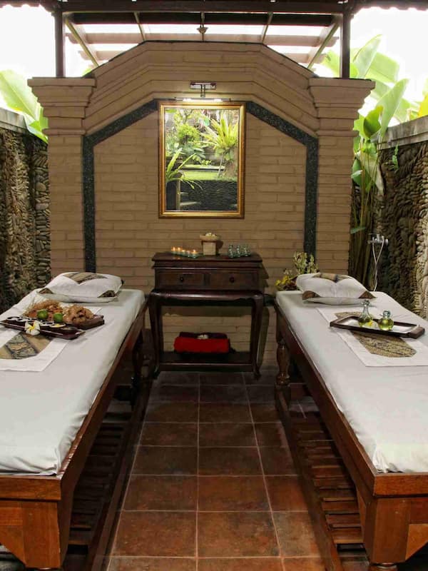 Body treatments, body scrubs, facials, manicures and pedicures