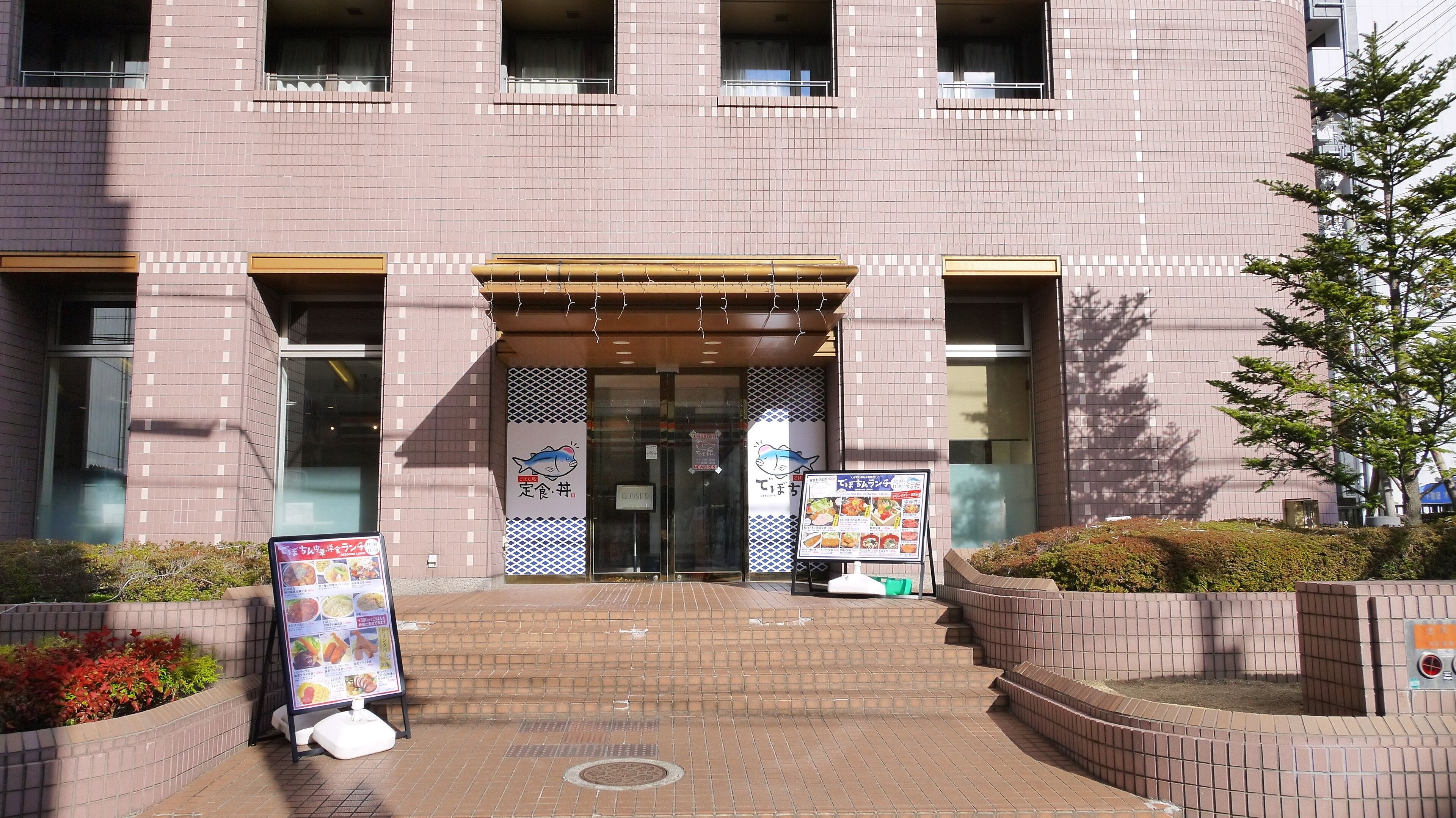 daily buffet breakfast (jpy 1400 per person)