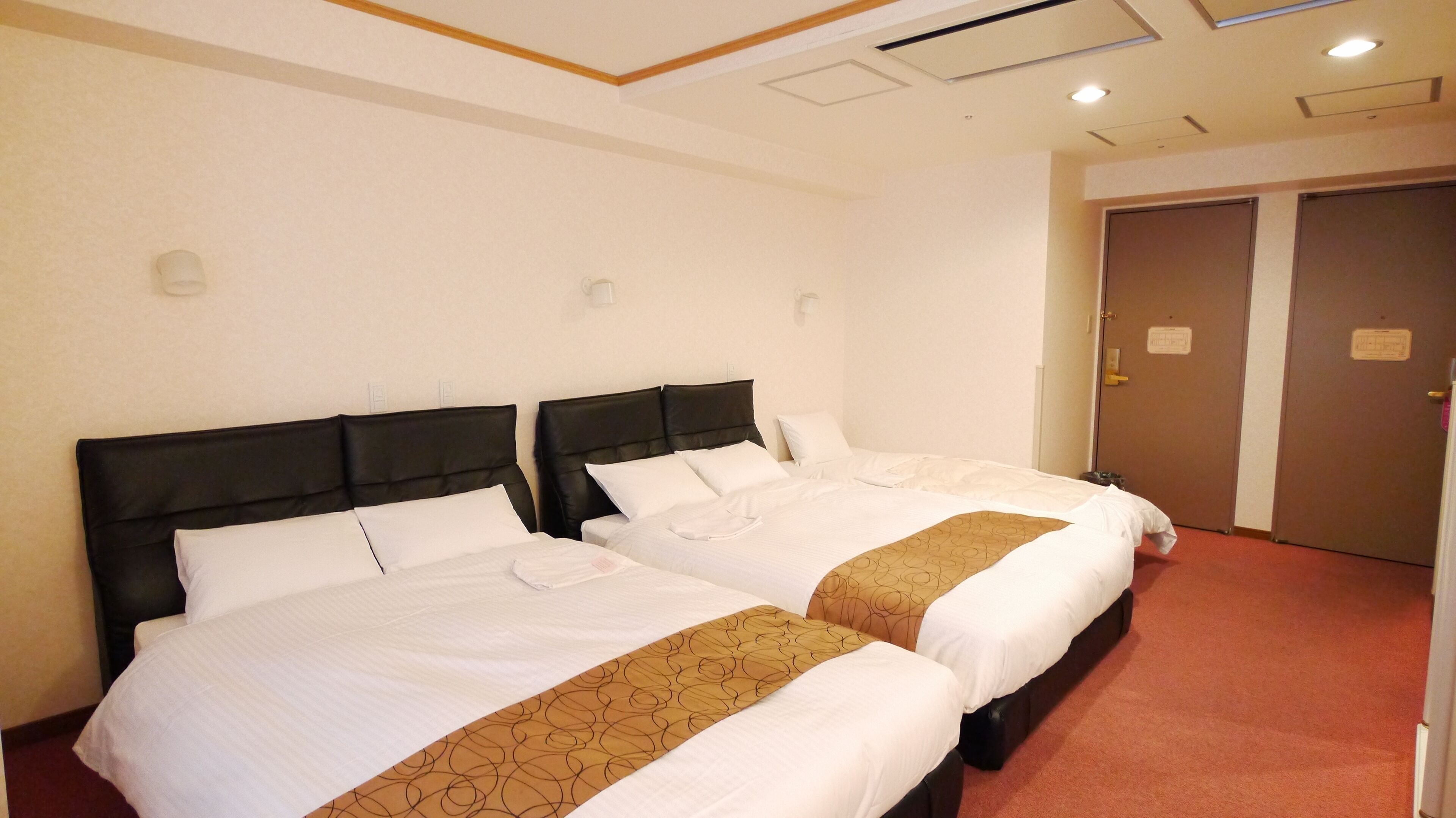 family room, smoking | 1 bedroom, desk, iron/ironing board, free wifi