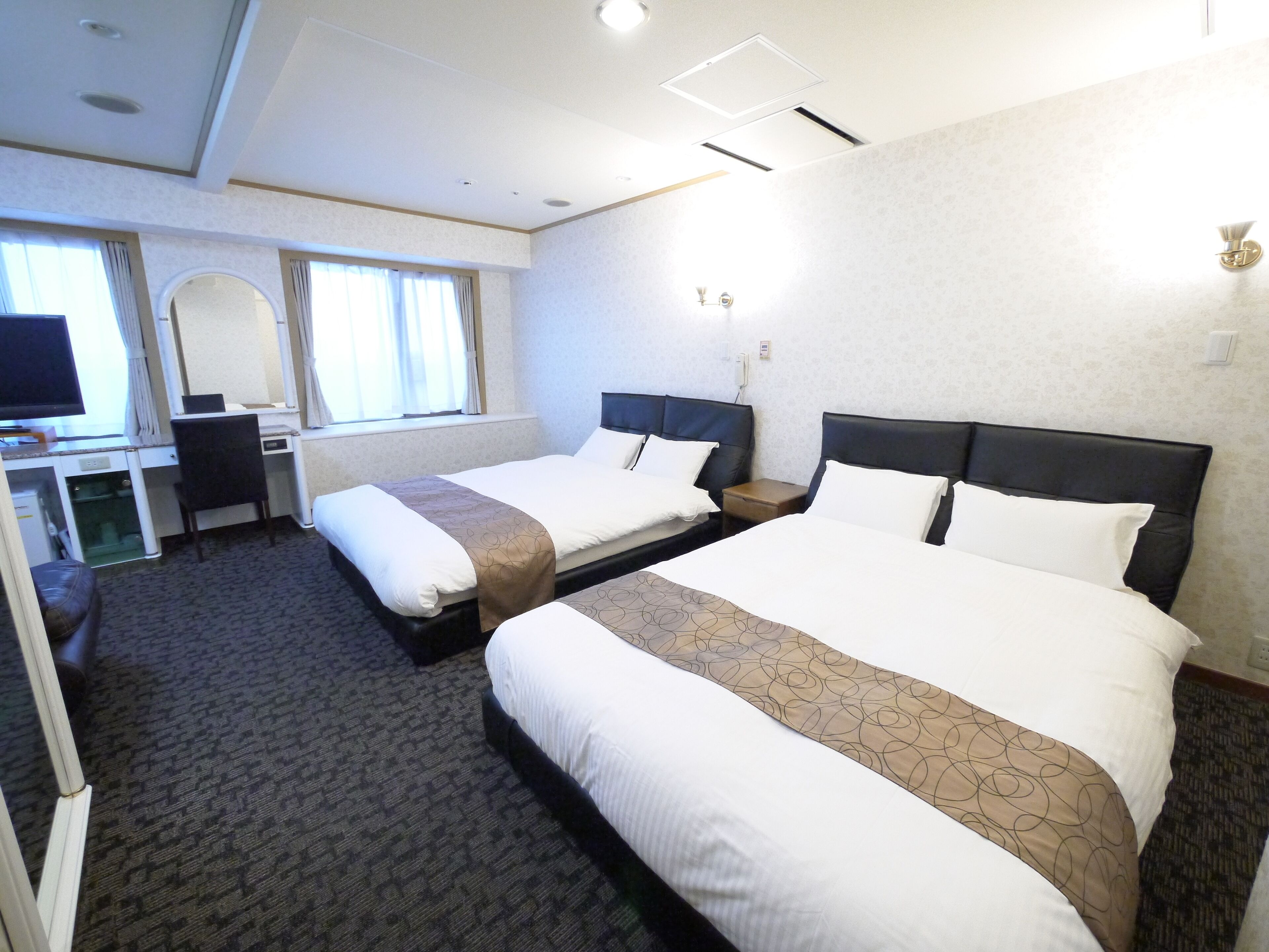 deluxe room, non smoking | 1 bedroom, desk, iron/ironing board, free wifi