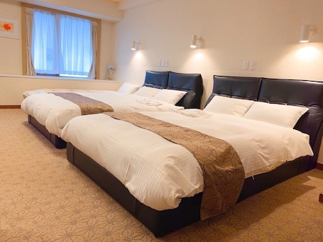 Family Room, Smoking | Desk, iron/ironing board, free WiFi