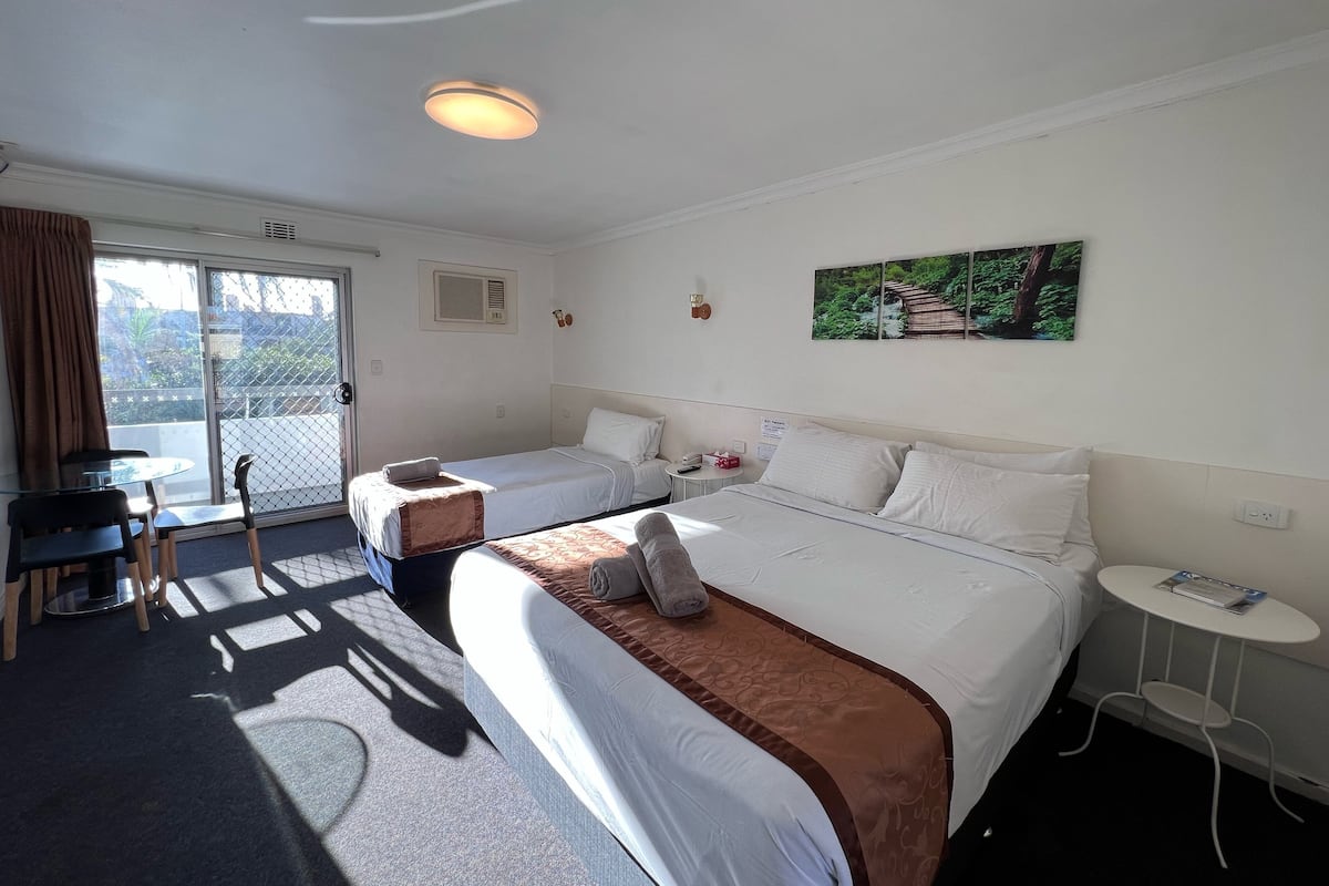 Standard Room, Multiple Beds, Non Smoking