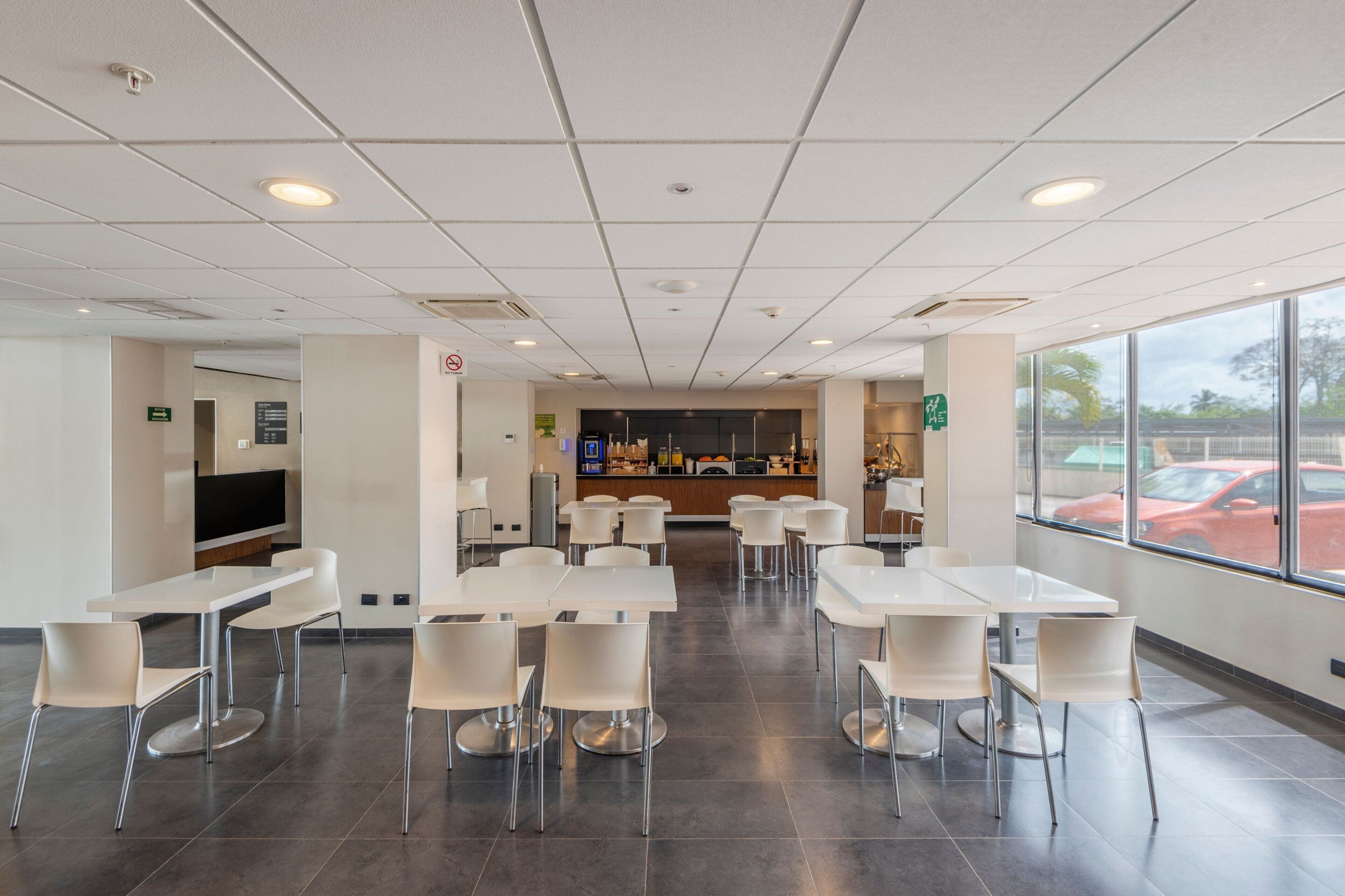 free daily full breakfast