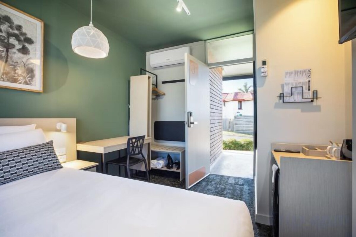 Desk, iron/ironing board, free WiFi, bed sheets