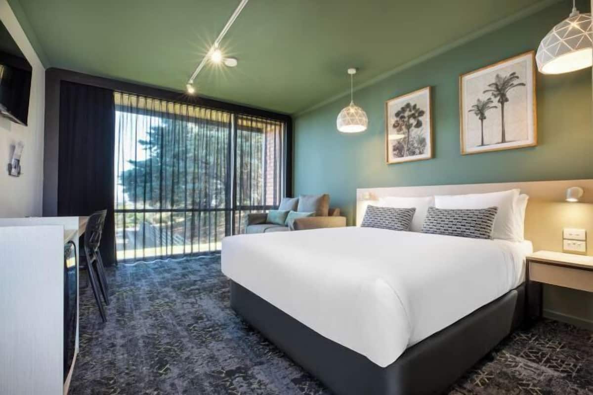 Desk, iron/ironing board, WiFi (free), bed sheets