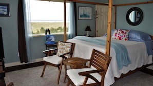 Master Bedroom | Premium bedding, WiFi (free) - Campbell House at Klipsan Beach (Ocean Park)