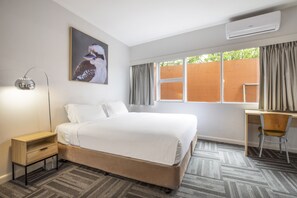 Standard-Studio, 1 Queen-Bett | Schreibtisch, Bügeleisen/Bügelbrett, kostenloses WLAN, Bettwäsche