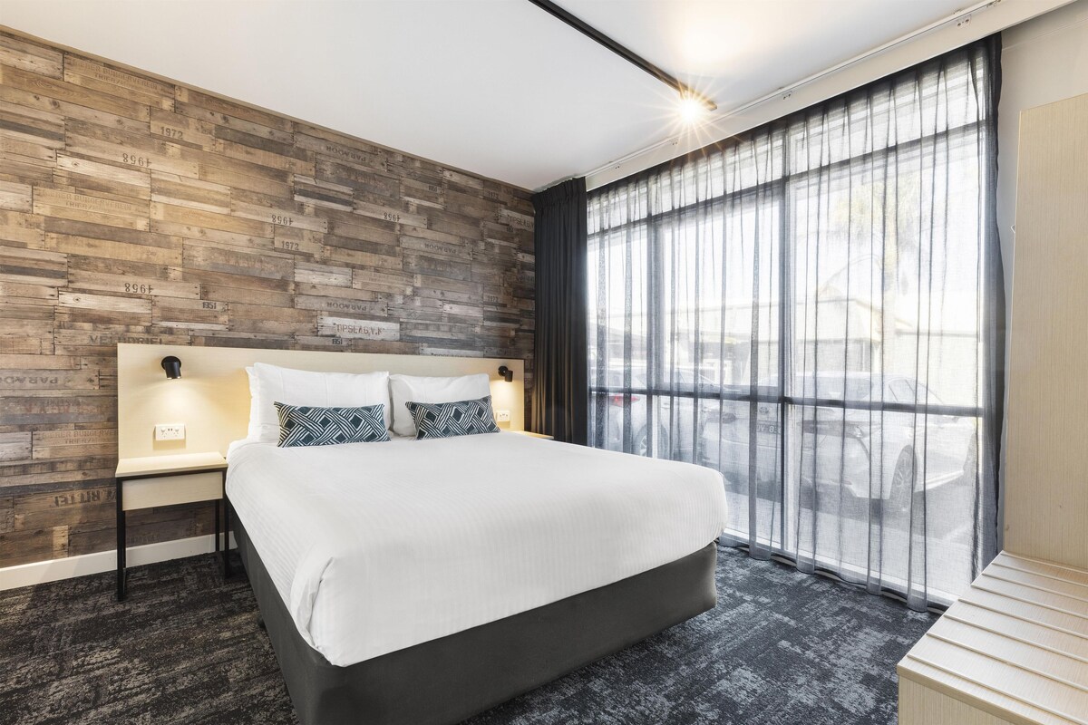 Estudio familiar, 2 habitaciones | Tabla de planchar con plancha, wifi gratis y ropa de cama 