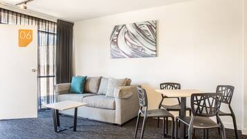 Studio Family | Living area | TV