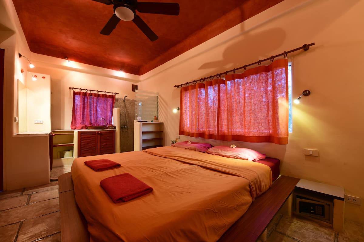 Standard Room | 1 bedroom, premium bedding, free minibar items, in-room safe