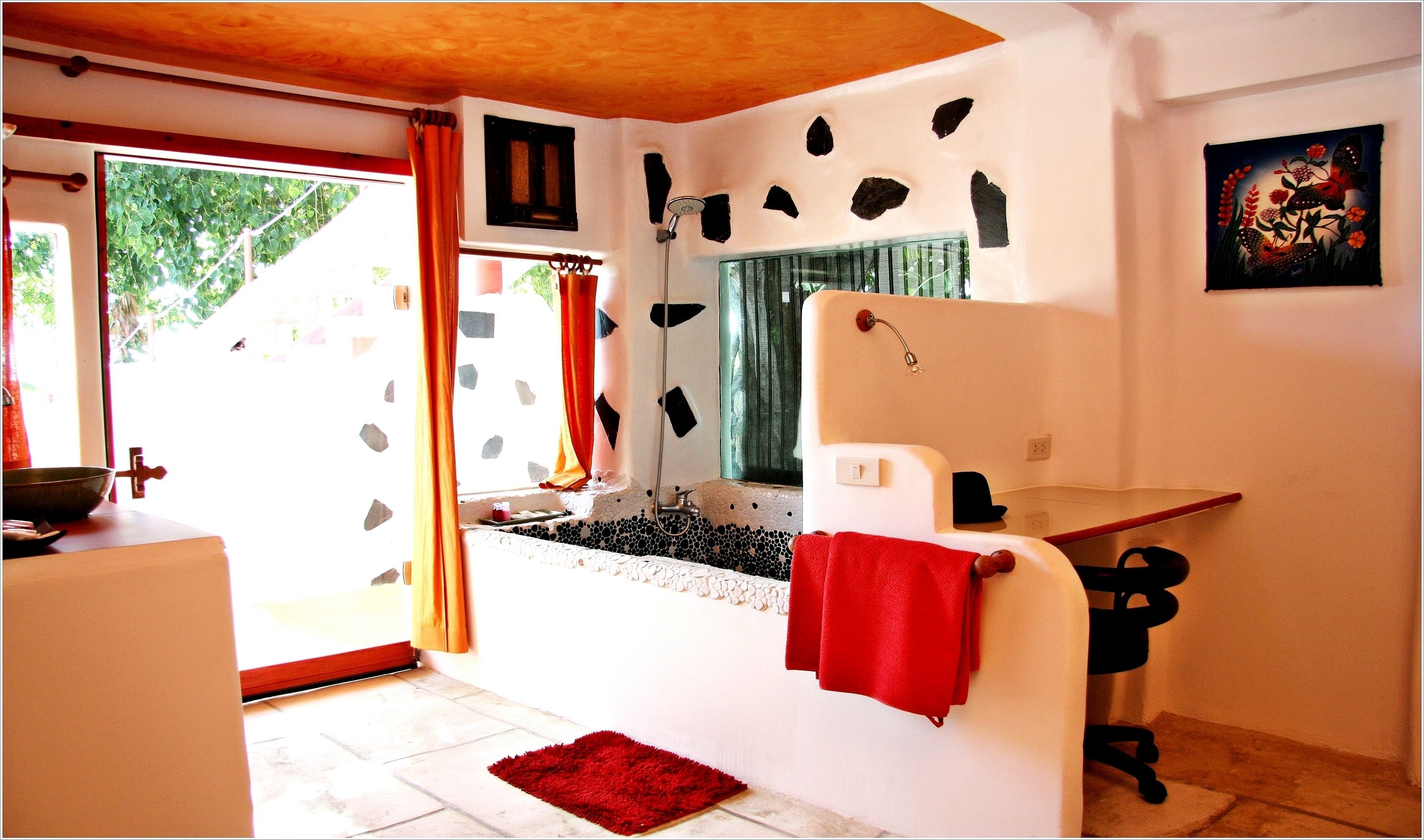 deluxe suite | deep-soaking bathtub