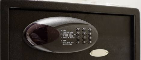 A black electronic keypad with instructions for locking and unlocking a door.