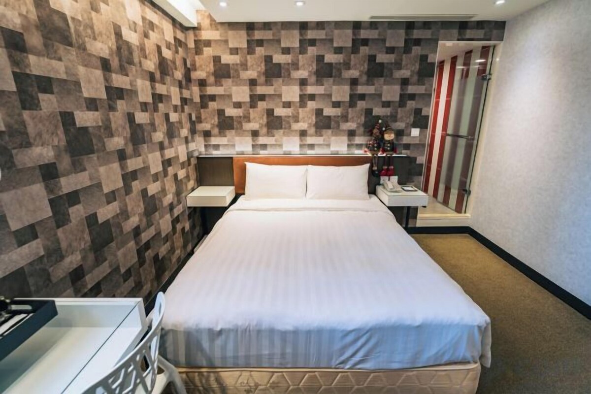 In-room safe, desk, iron/ironing board (on request), WiFi (free)