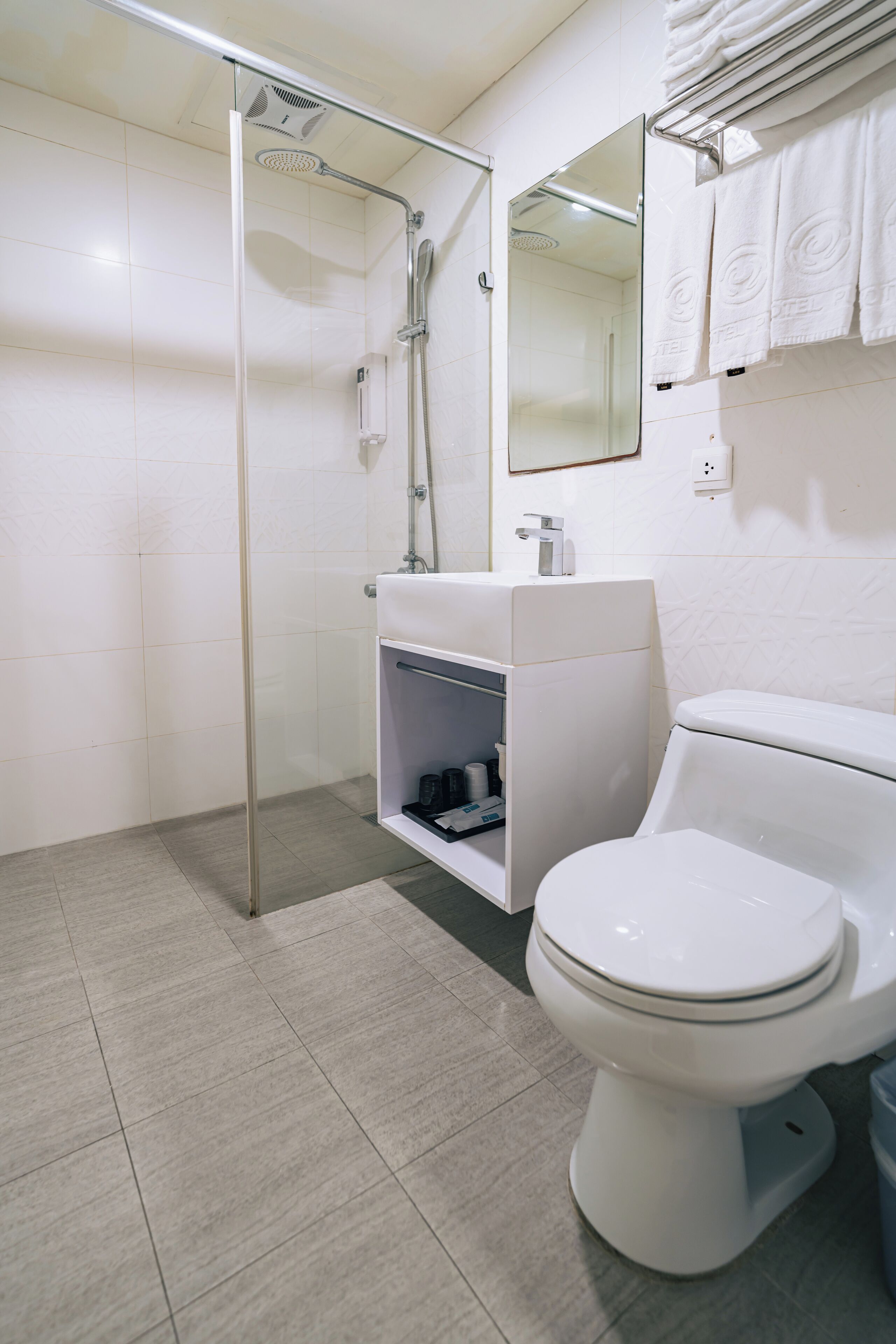 shower, hair dryer, towels, shampoo