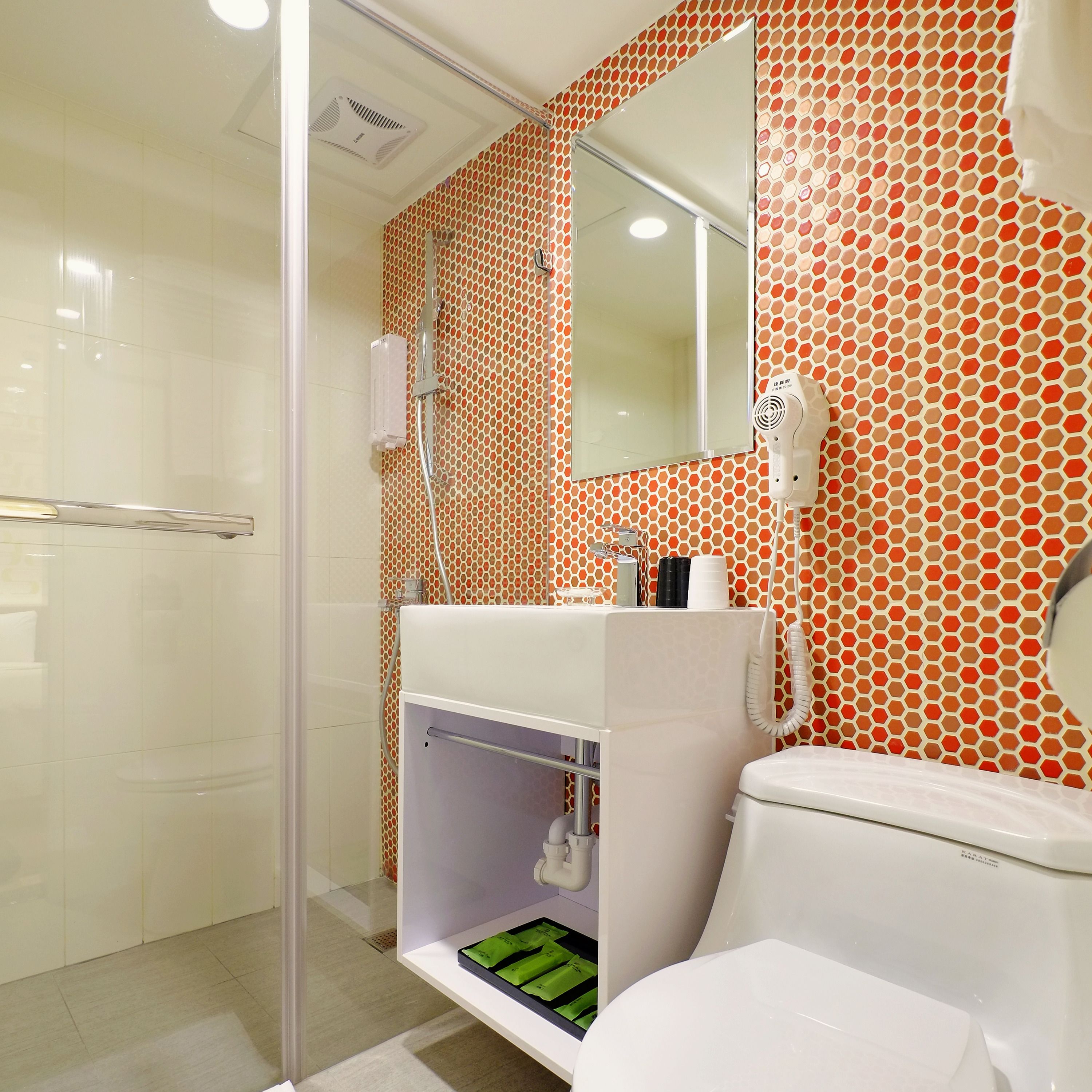 shower, hair dryer, towels, shampoo