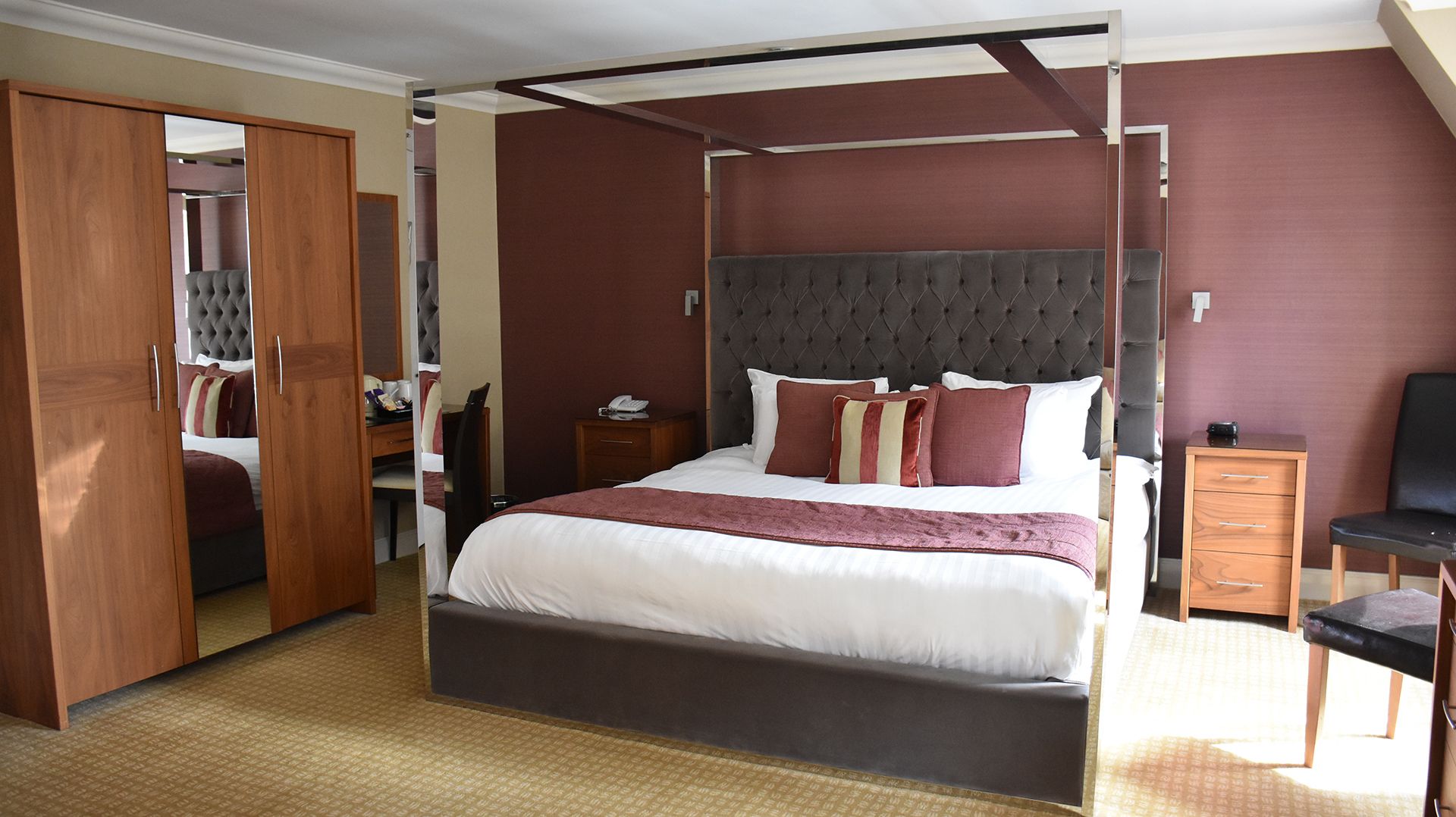 Familiesuite | Skrivebord, strykejern/-brett, wi-fi (inkludert) og sengetøy